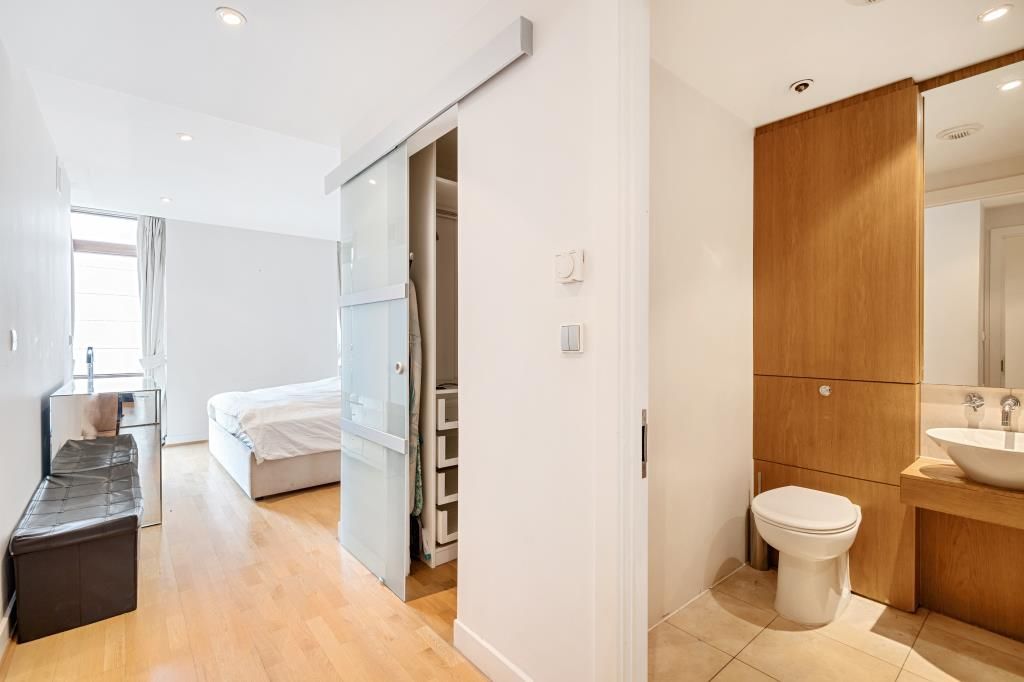 Property photo 3 of 12 Bathroom