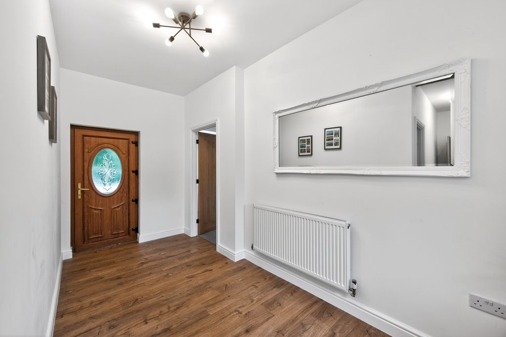 Property photo 2 of 19 Entrance Hallway