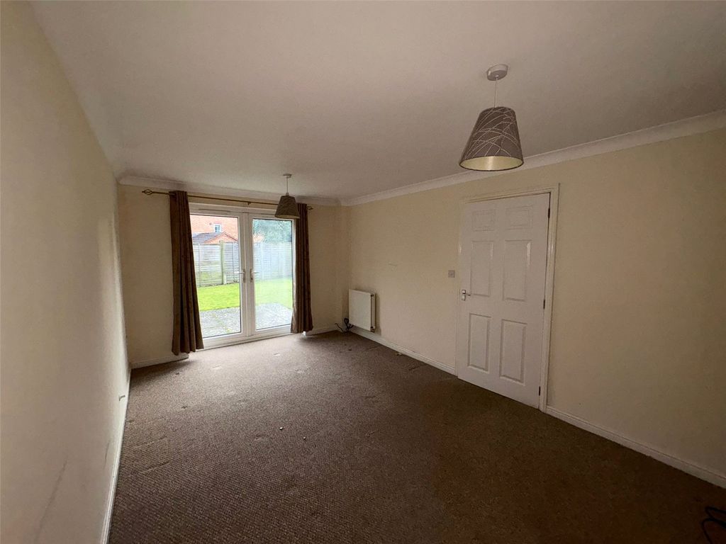 Property photo 3 of 14 Lounge