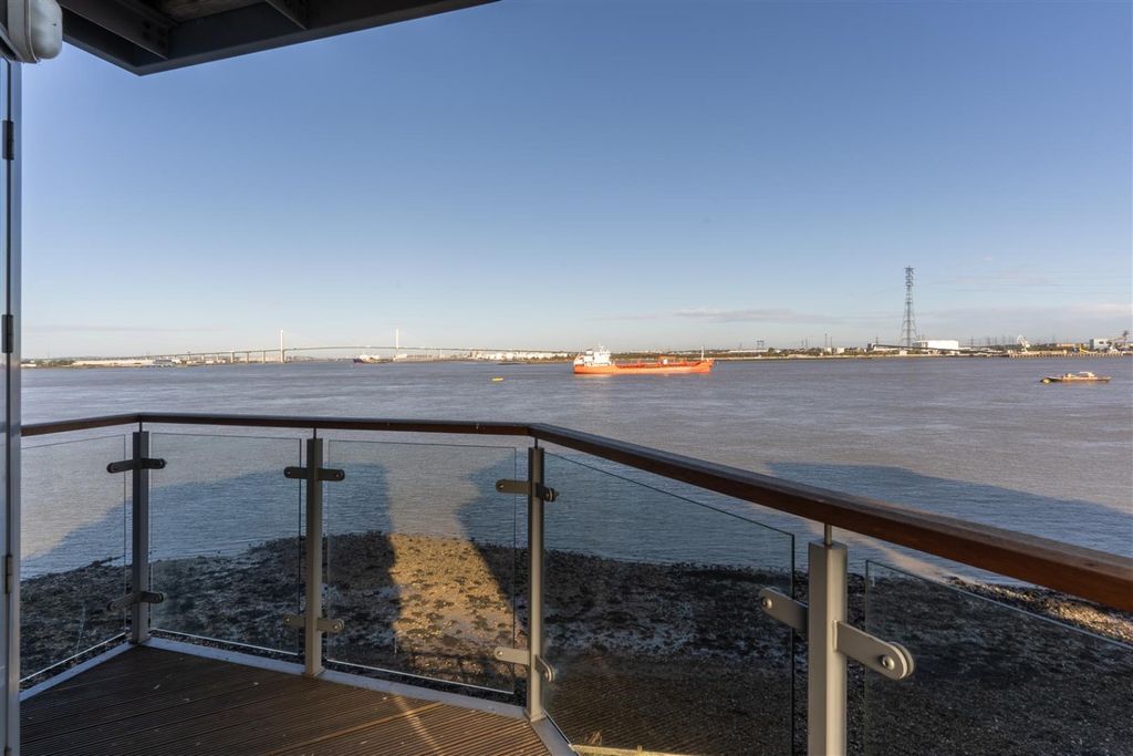 Property photo 2 of 17 3904561