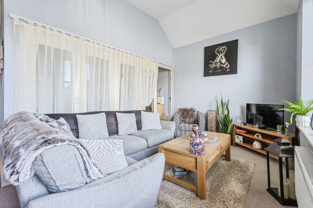 Property photo 3 of 10 Pbox-Img.Jpg