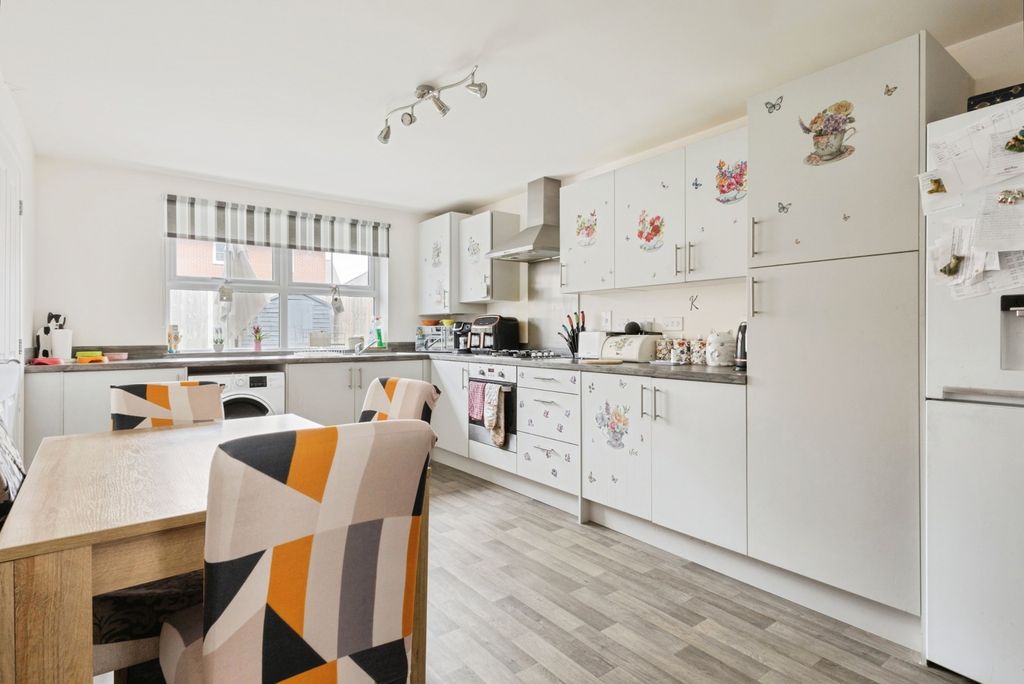 Property photo 3 of 26 Pbox-Img.Jpg