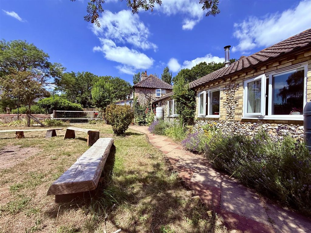 Property photo 2 of 25