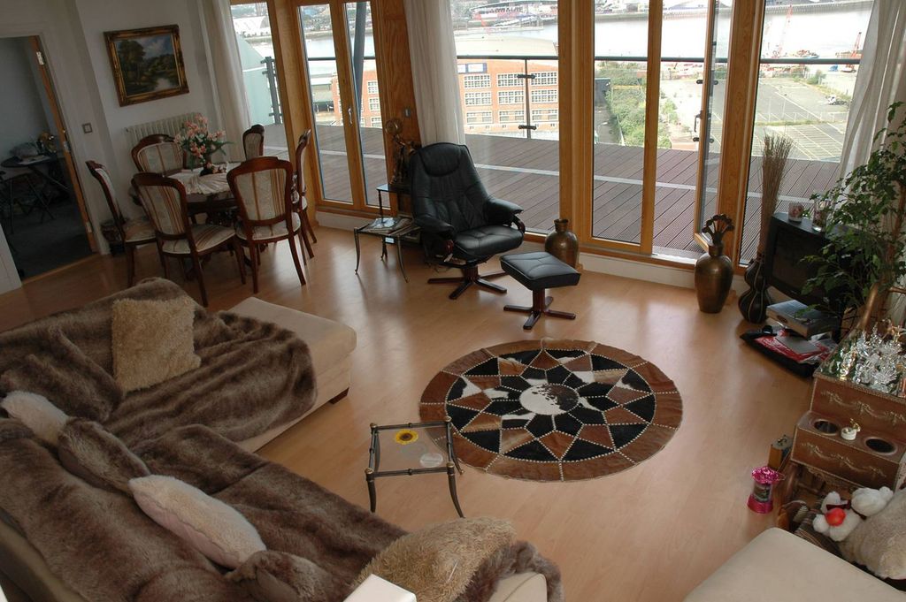 Property photo 2 of 21