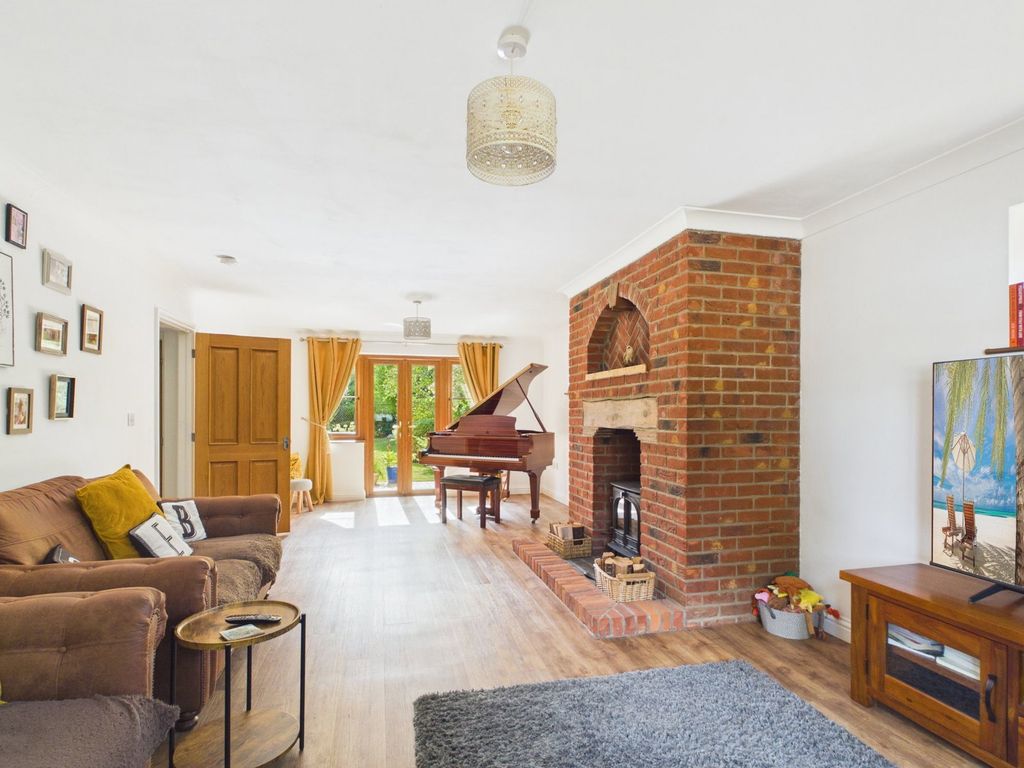 Property photo 3 of 25