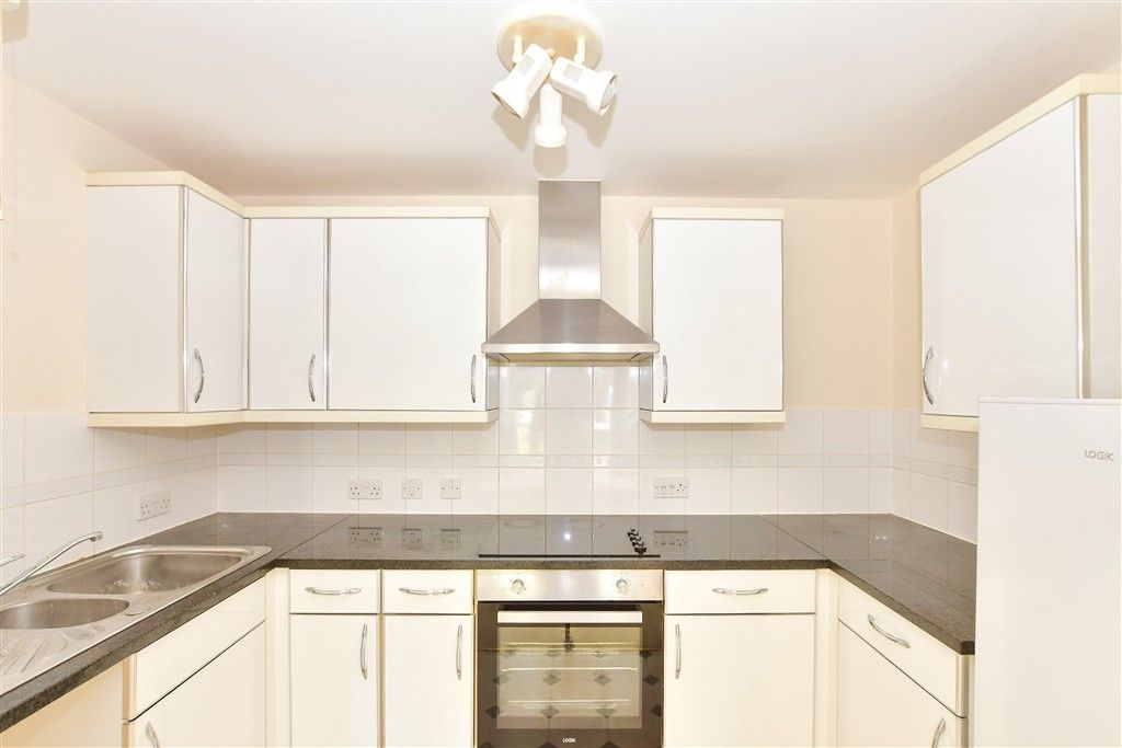 Property photo 3 of 17 Kitchen
