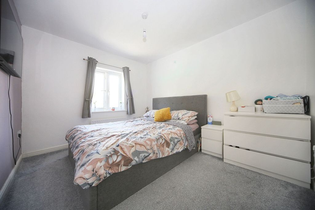 Property photo 3 of 21