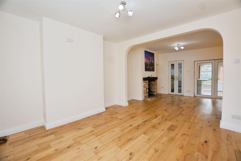 Property photo 3 of 25 Lounge/Diner