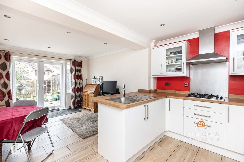 Property photo 3 of 25