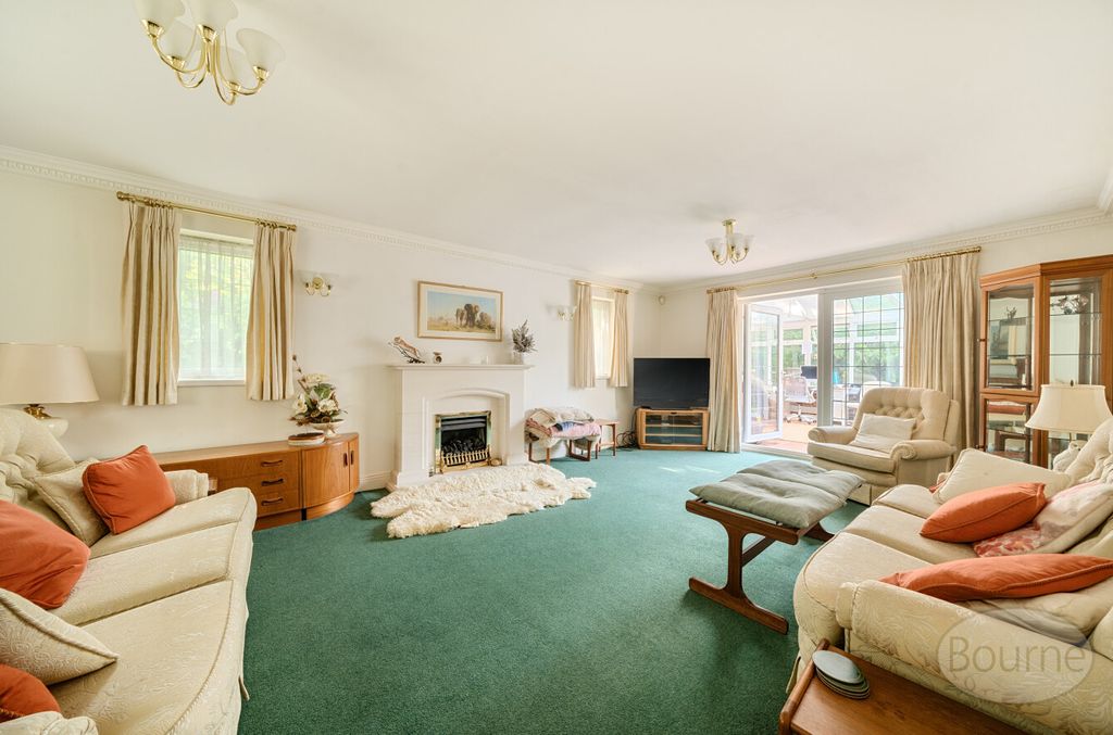 Property photo 3 of 21 869324De-9851-494...