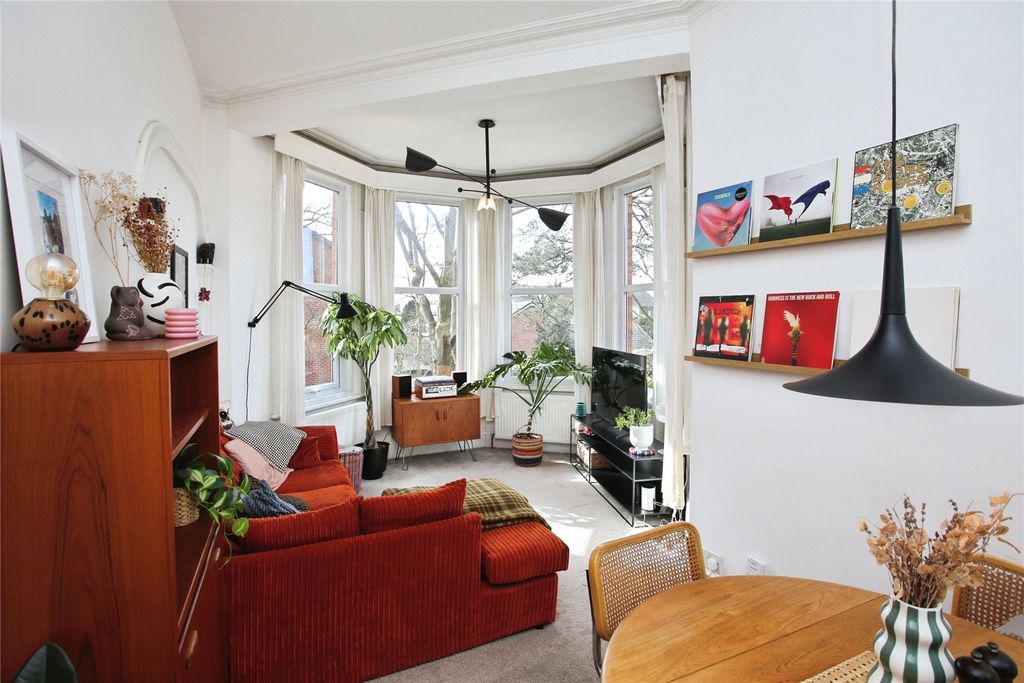 Property photo 2 of 25 Picture No. 23