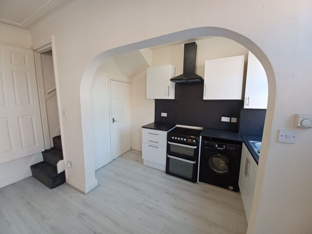 Property photo 2 of 8 Picture No. 32