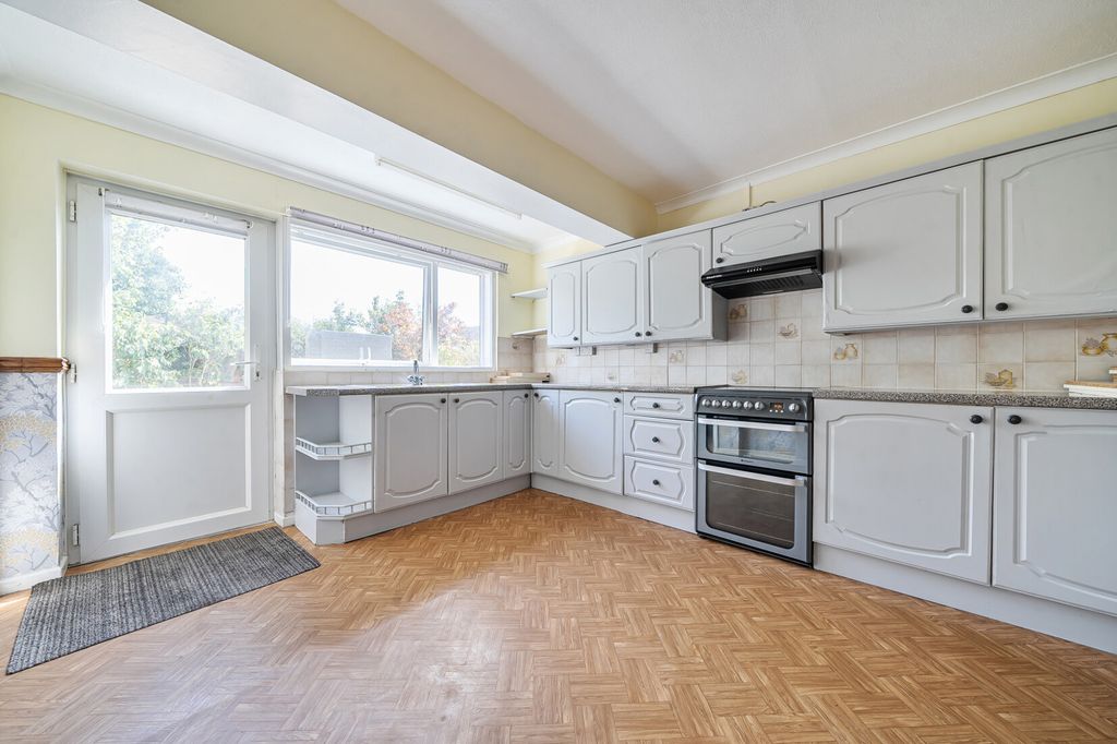 Property photo 2 of 17 Kitchen