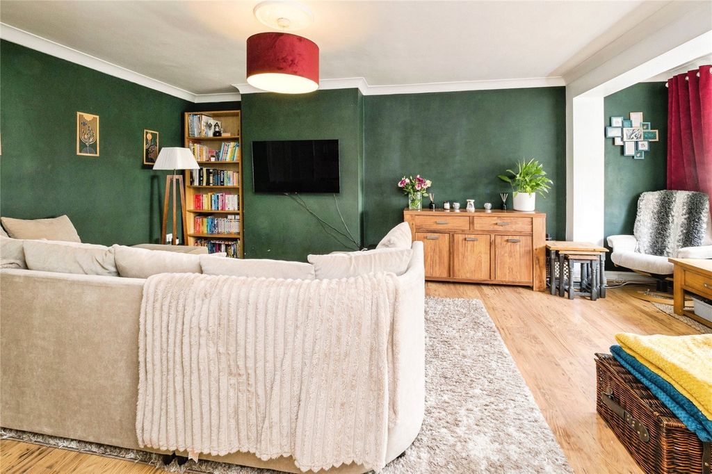 Property photo 3 of 23 Picture No. 24