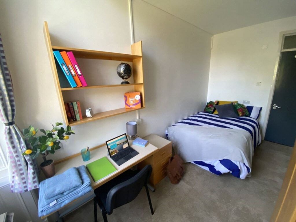 Property photo 2 of 9 Bedroom