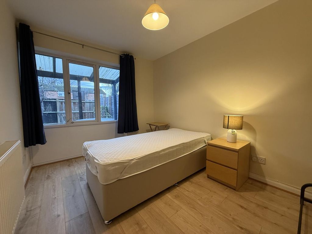 Property photo 1 of 5 Bedroom