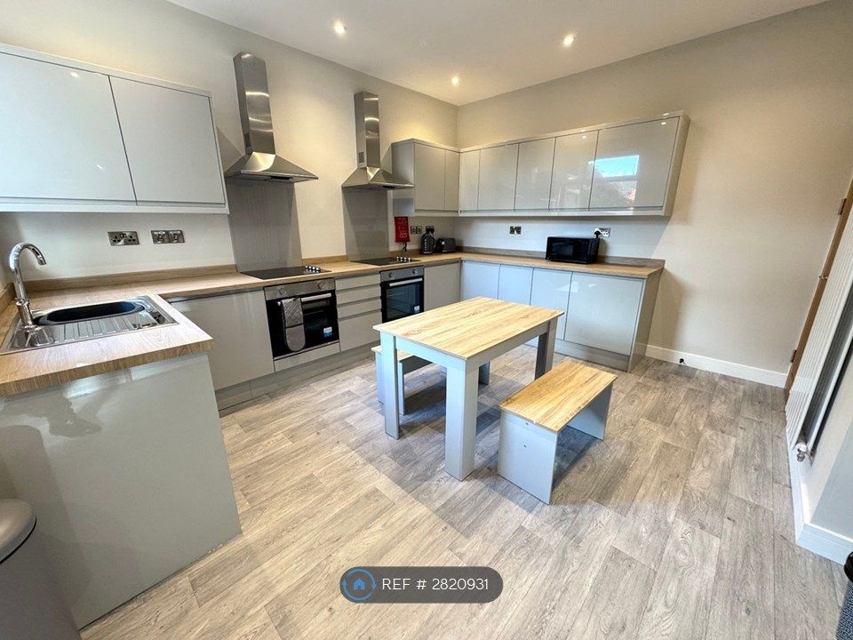 Property photo 1 of 19 Kitchen