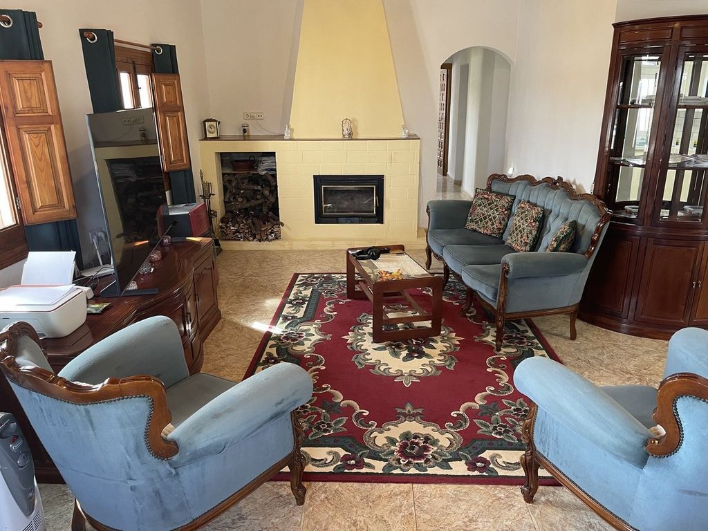 Property photo 2 of 35