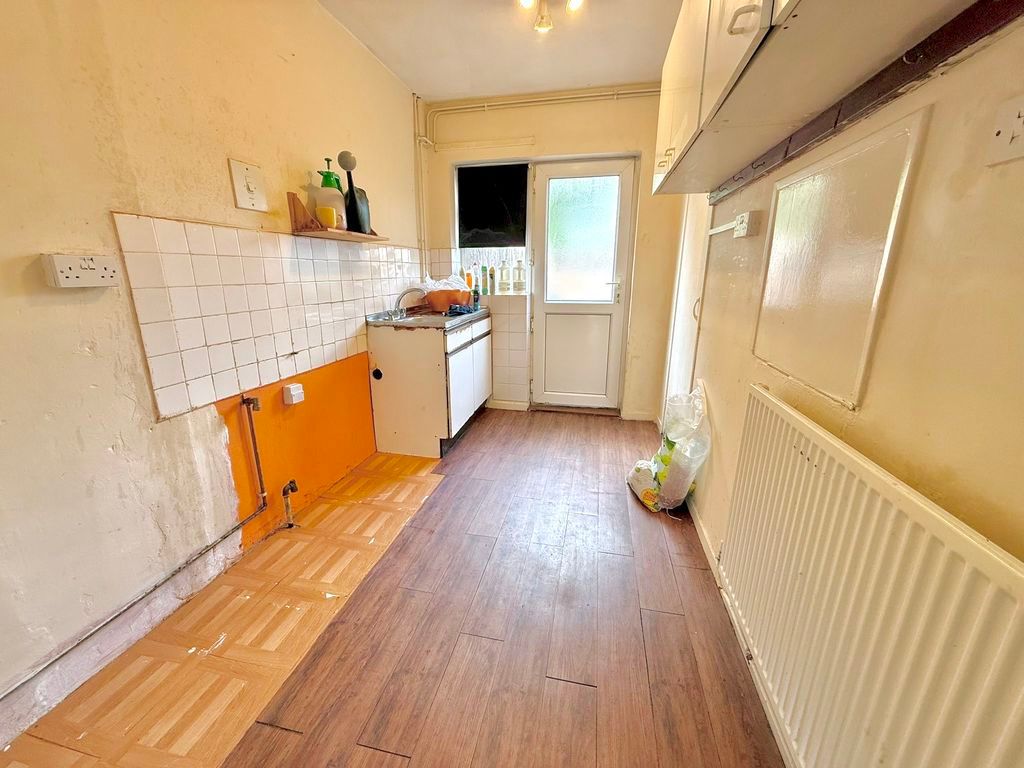 Property photo 3 of 13 Kitchen