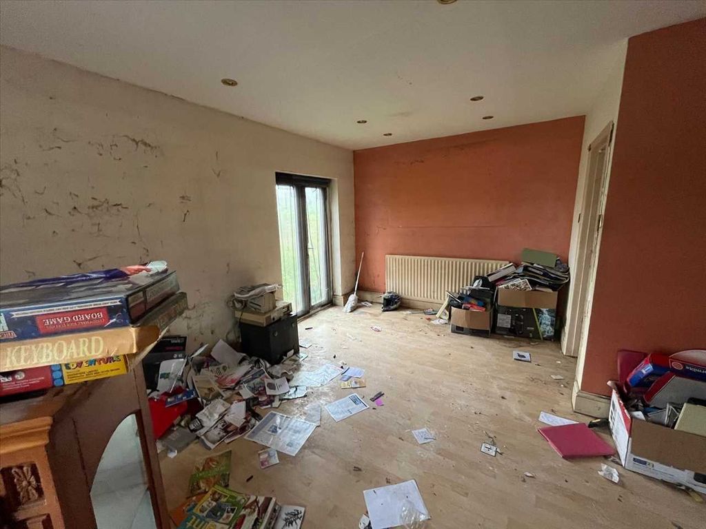 Property photo 2 of 8 Lounge/Dining Room