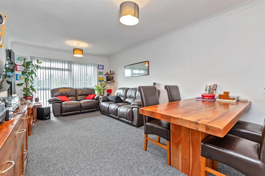 Property photo 2 of 20 5Hathawaycourt-11.Jpg