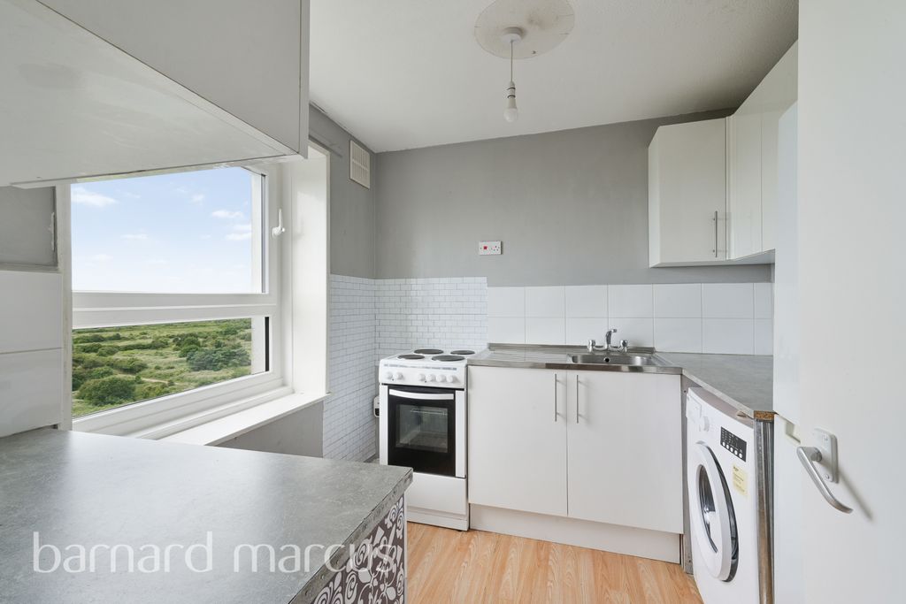 Property photo 3 of 8 Kitchen