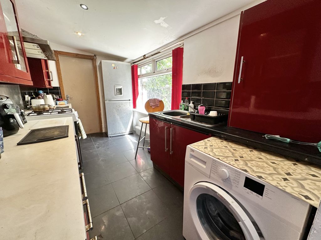 Property photo 2 of 25