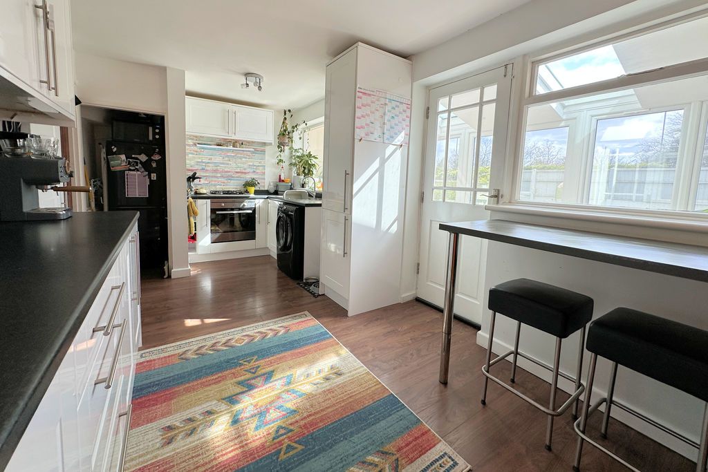 Property photo 3 of 21 Kitchen/Breakfast Room