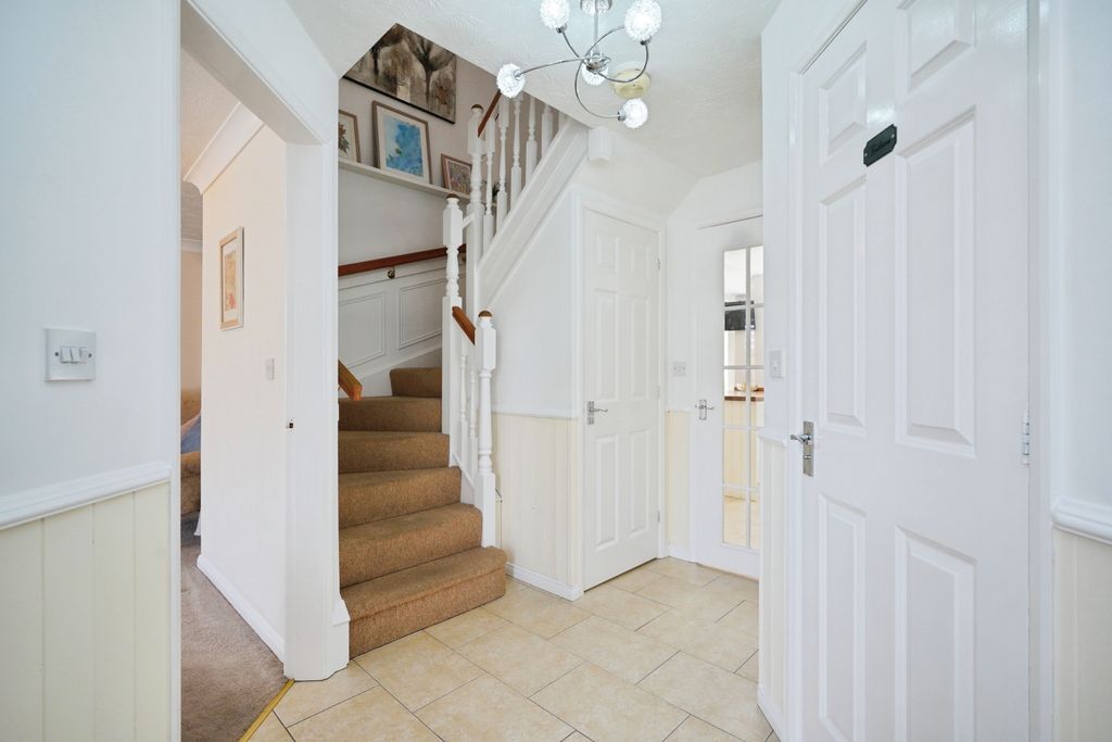 Property photo 2 of 21 Entrance Hallway