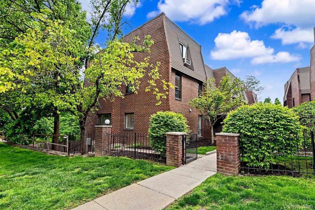 Property photo 1 of 28