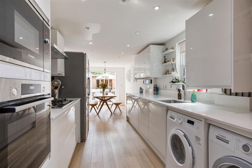 Property photo 3 of 35 Wolsey Avenue, E17