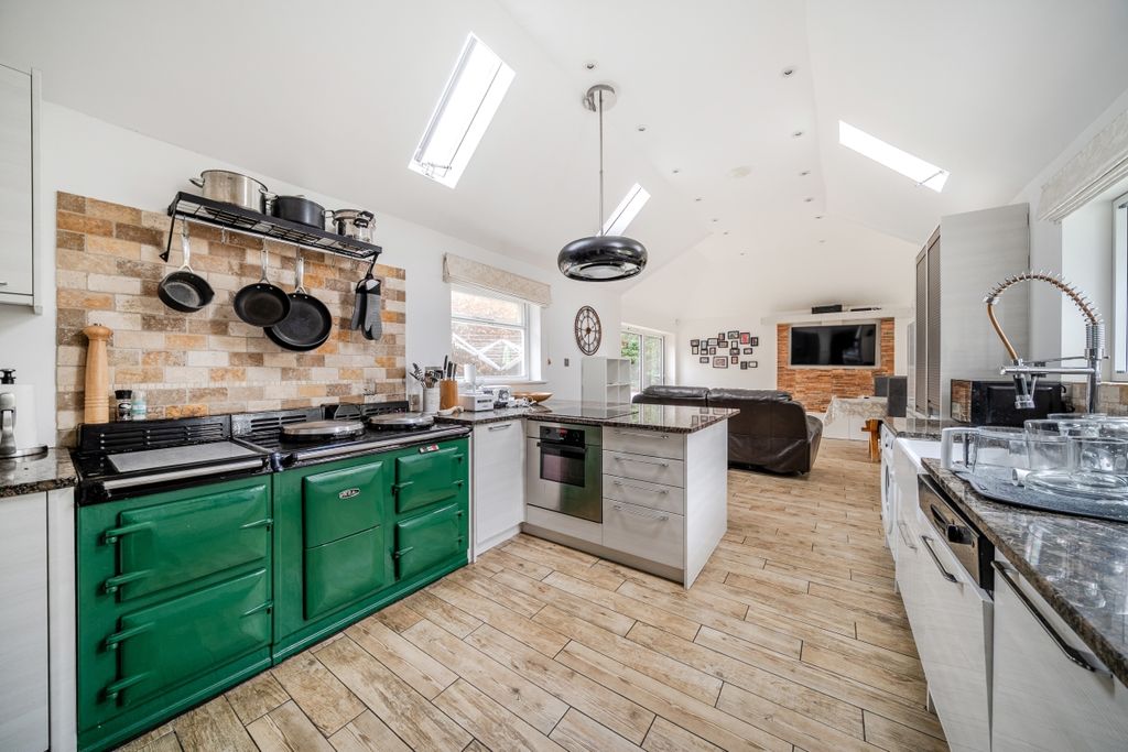 Property photo 3 of 18