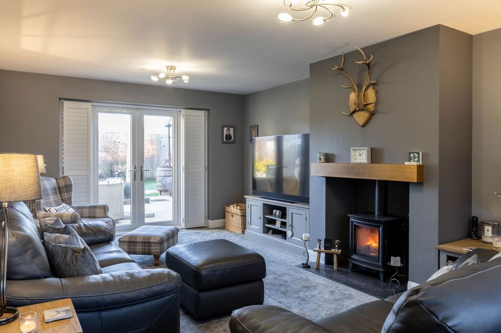 Property photo 3 of 21