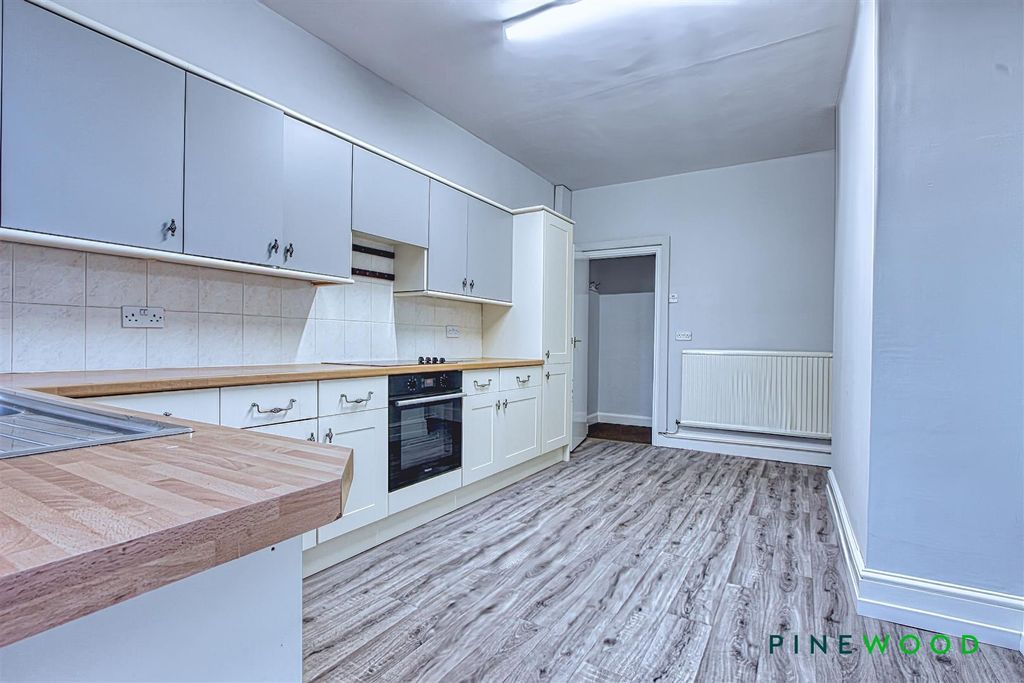 Property photo 3 of 15 Kitchen Diner