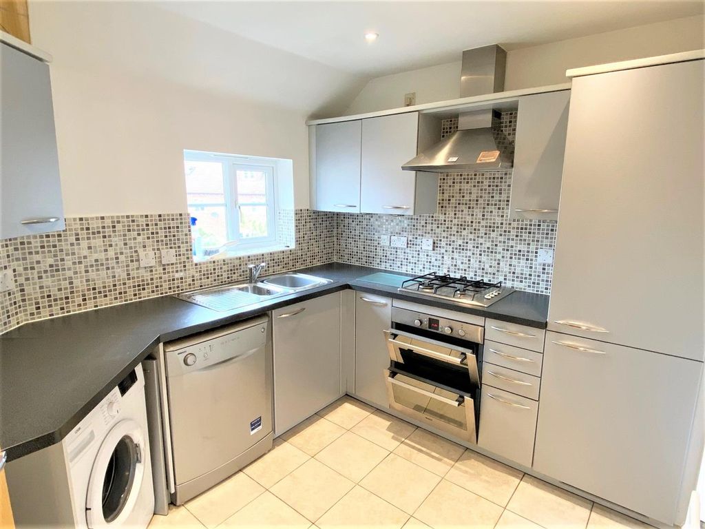 Property photo 3 of 8 Kitchen