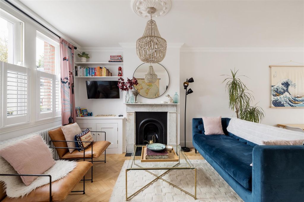 Property photo 2 of 28 Windsor Road E7