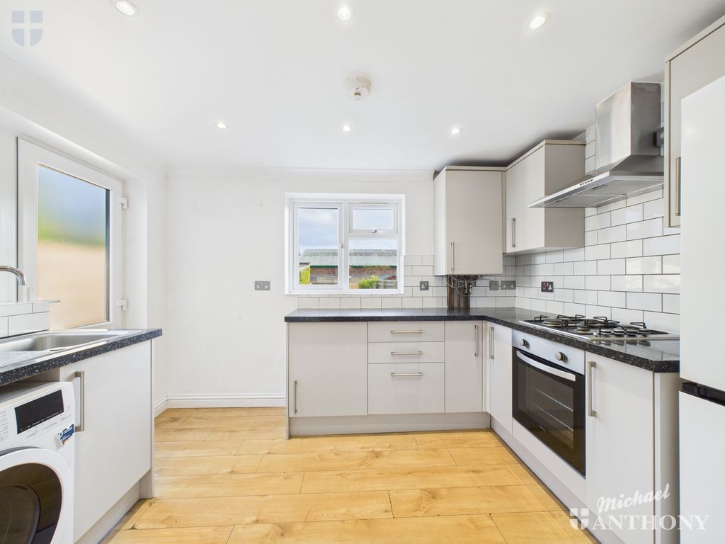 Property photo 2 of 15 Cam03218G0-Pr0810-Still018