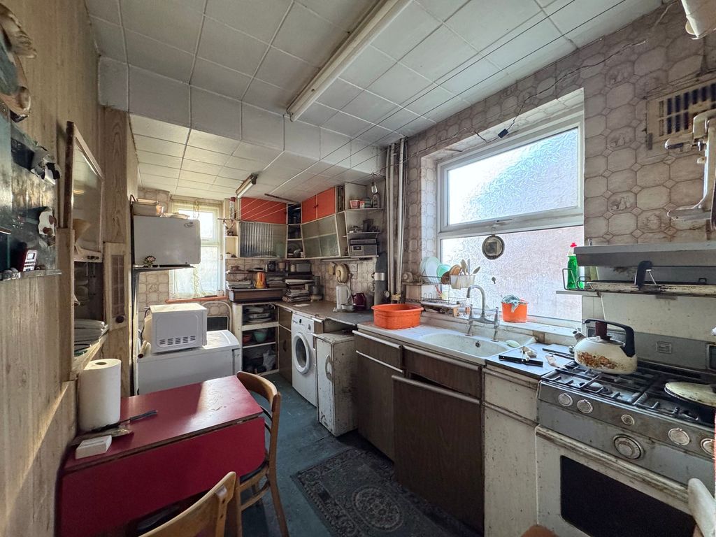 Property photo 3 of 12