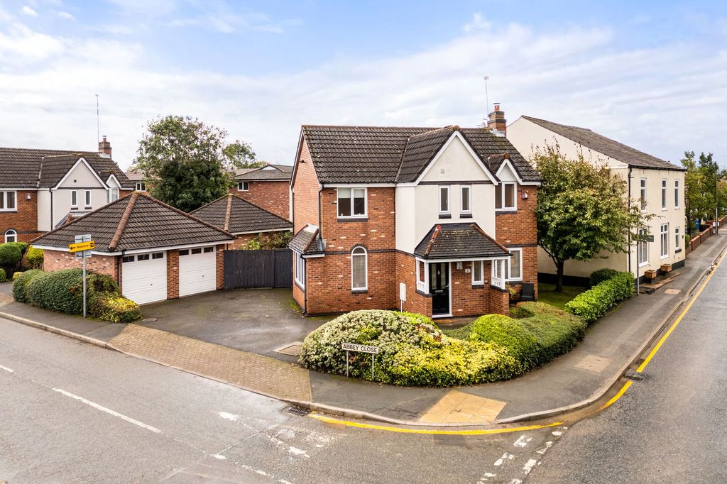 Property photo 1 of 31