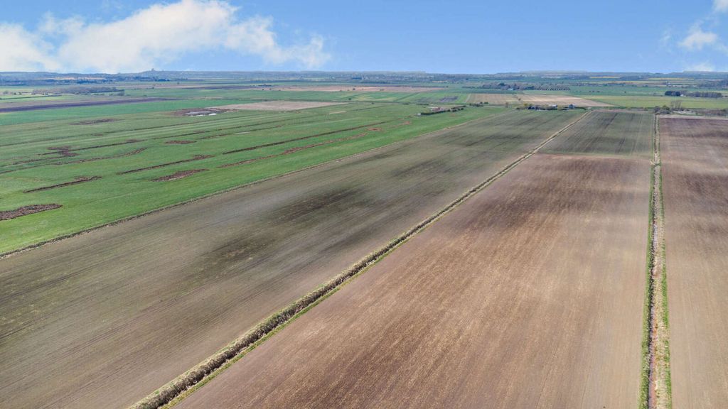 Property photo 3 of 4 Land