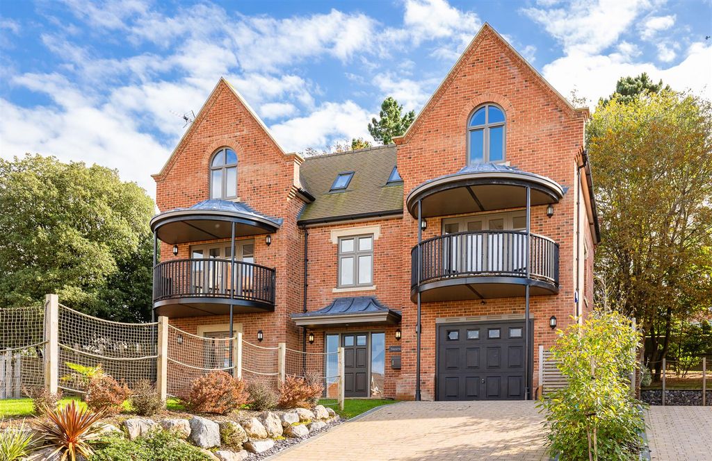 Property photo 2 of 28