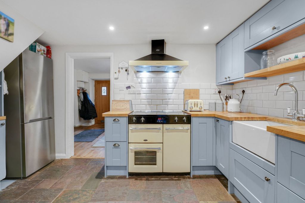 Property photo 3 of 23