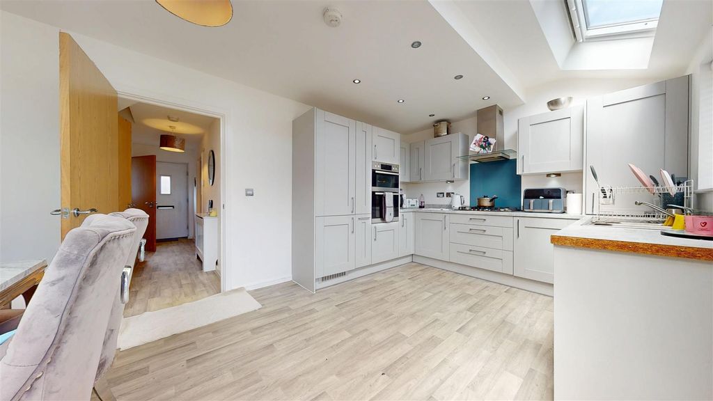 Property photo 3 of 20 Coates Avenue Kitchen