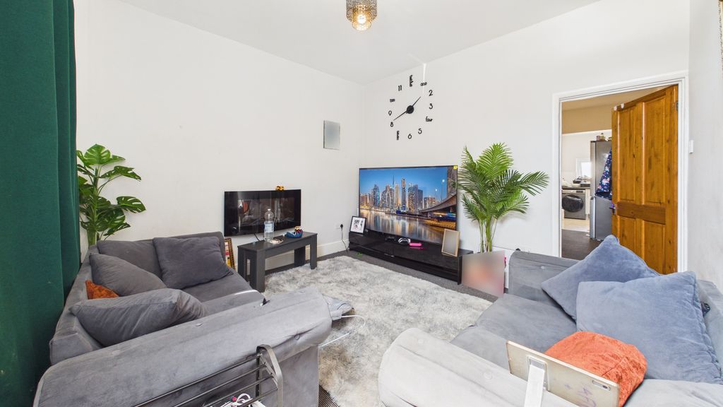 Property photo 2 of 14 5280495