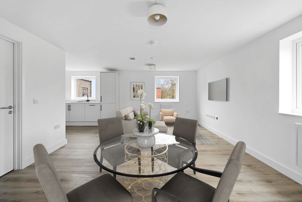 Property photo 3 of 10 Dining Room