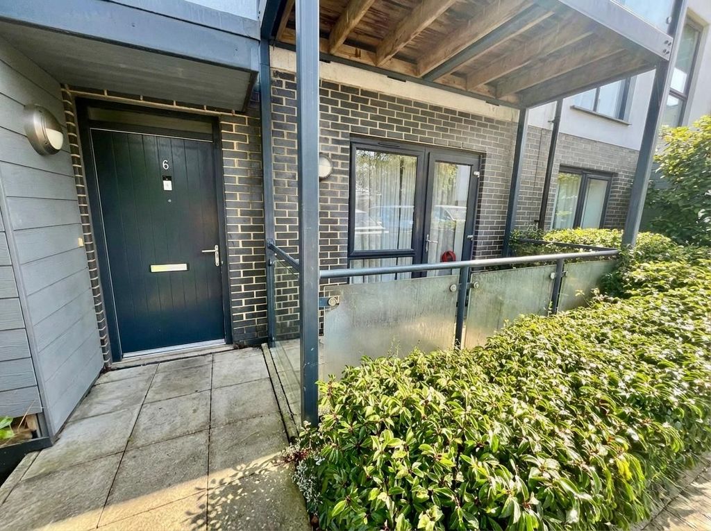 Property photo 2 of 8