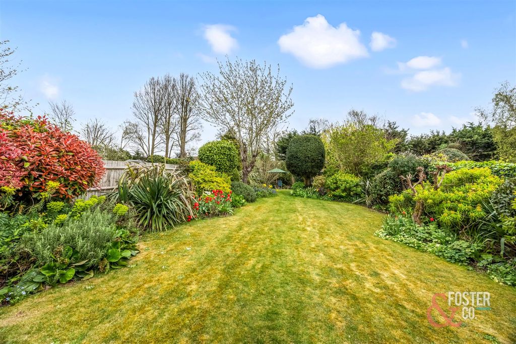 Property photo 2 of 21 Hill Drive_35-018.Jpg