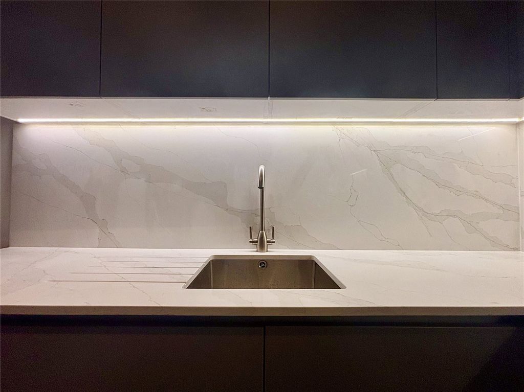 Property photo 2 of 29 Picture No. 19