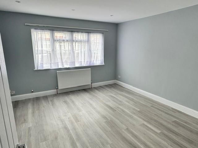 Property photo 3 of 7 Living Room.Jpg