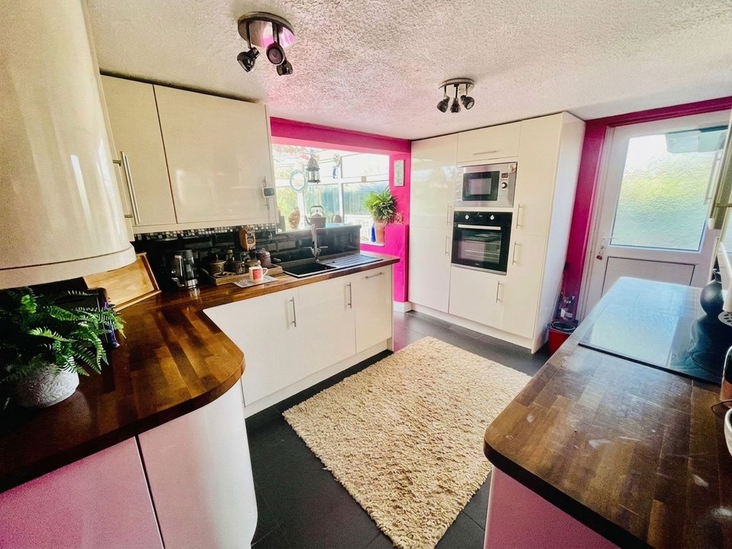 Property photo 3 of 24